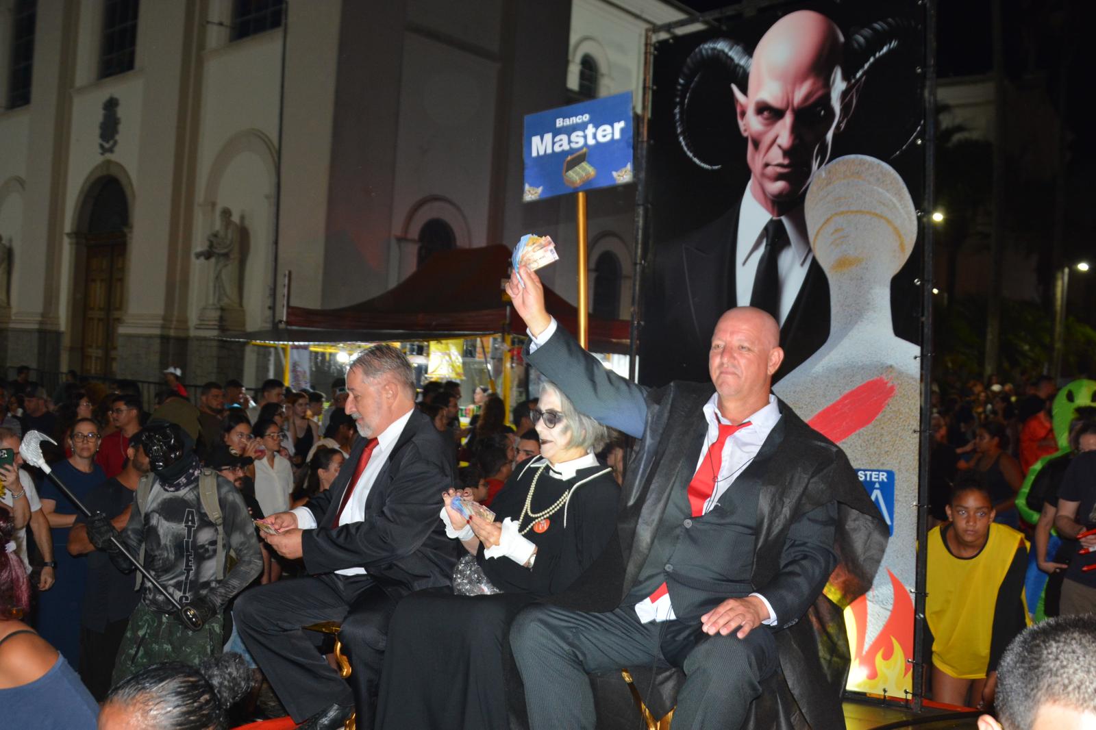 Demônios da Benjamin abrem o Carnaval 2026 com sátira afiada e celebração da tradição Demônios da Benjamin abrem o Carnaval 2026 com sátira afiada e celebração da tradição