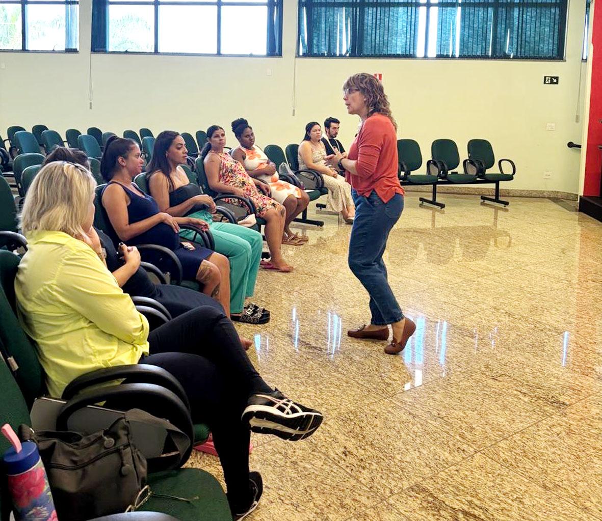 Bebê a Bordo promove encontro sobre consciência e vínculo com participação de psicóloga