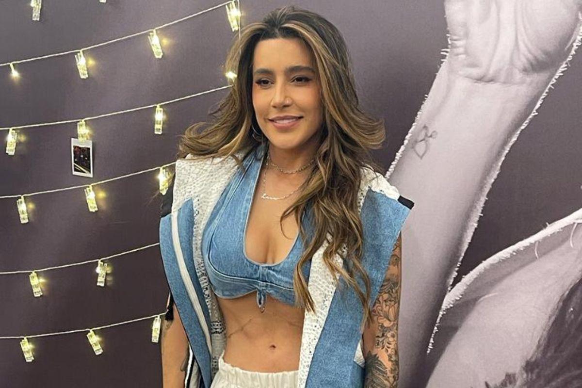 Cantora Lauana Prado faz 'chá revelação' durante bloco no Ibirapuera