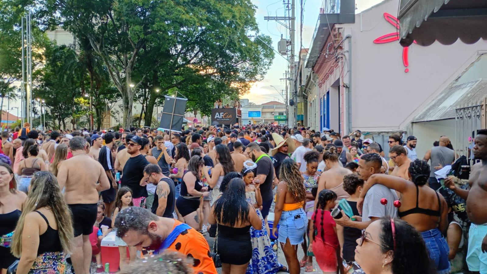 Carnaval 2026 confirma tradição, reúne famílias e celebra a alegria nas ruas de Itatiba