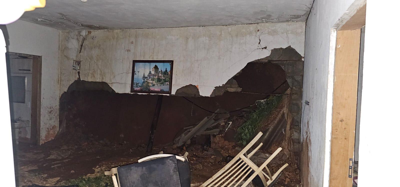 Chuva provoca deslizamento e deixa moradores desalojados em área rural em Jaguariúna