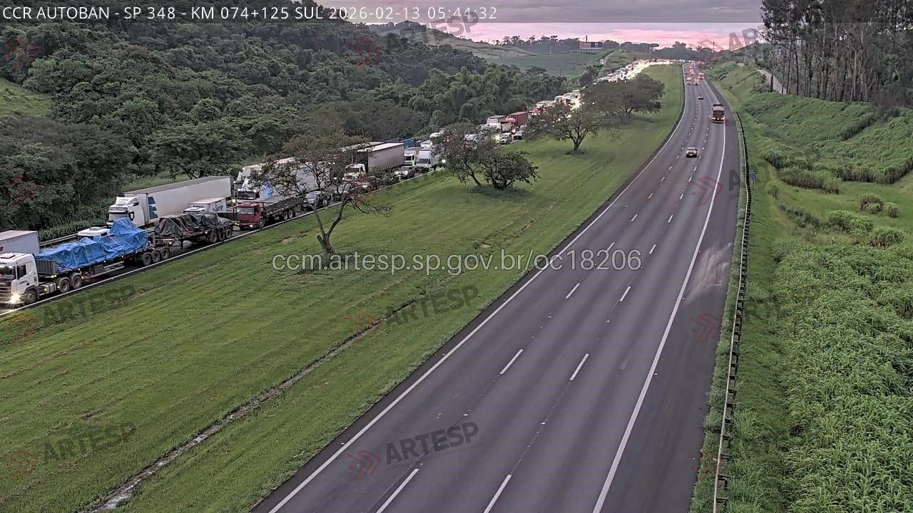 Cinco pessoas ficam feridas após acidente na Rodovia dos Bandeirantes, em Itupeva