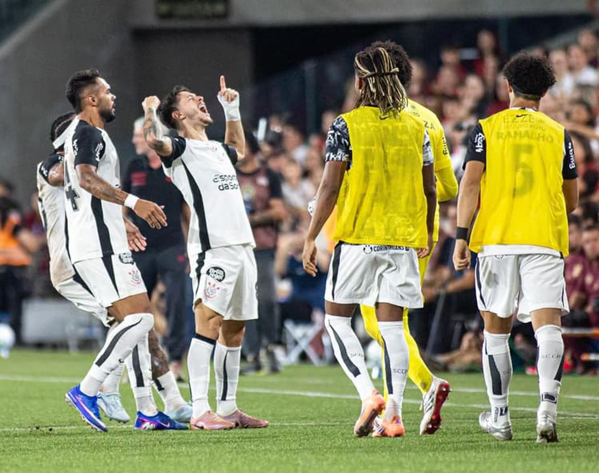  Corinthians vence jogo atrasado contra o Athletico e salta para o G5