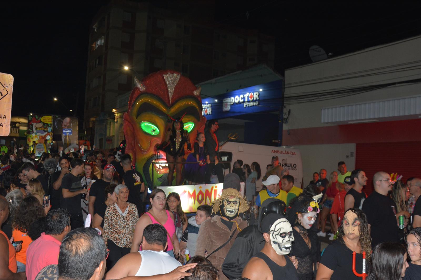 Demônios da Benjamin abrem o Carnaval 2026 com sátira afiada e celebração da tradição