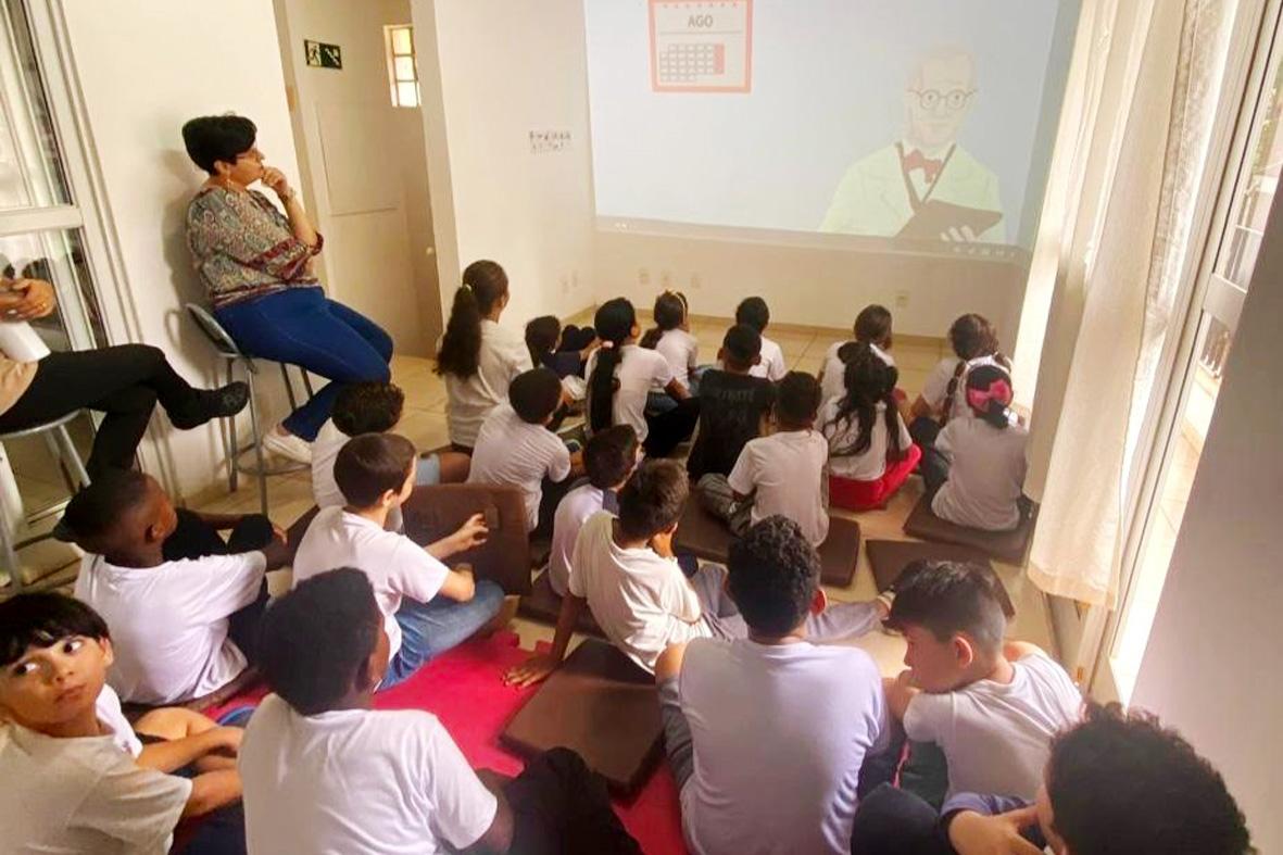Educação inicia visitas de cerca de mil alunos de 22 escolas ao Ceai
