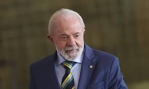 Lula é desaprovado por 52,5% e fica atrás de Flávio em cenários para presidente, diz pesquisa
