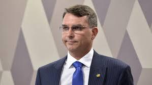 Meio/Ideia: Flávio Bolsonaro cresce e empata tecnicamente com Lula no 2º turno