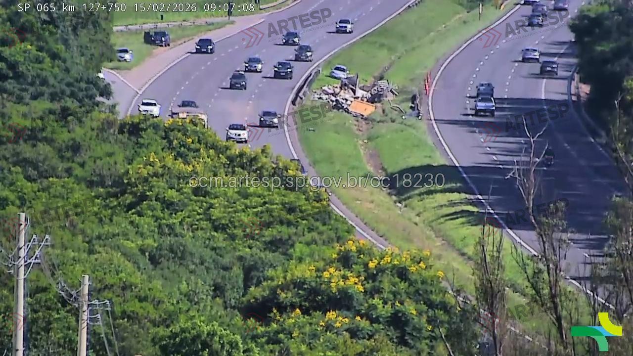 Motorista morre em acidente com carreta na Dom Pedro em Campinas