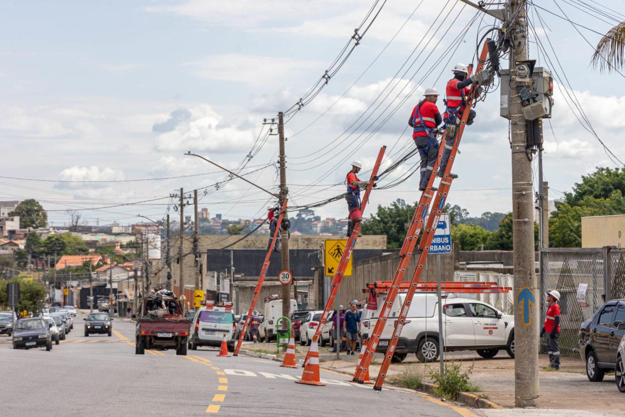 Prefeitura de Jundiaí e CPFL reforçam reordenamento de cabos e retirada de fios soltos dos postes da cidade