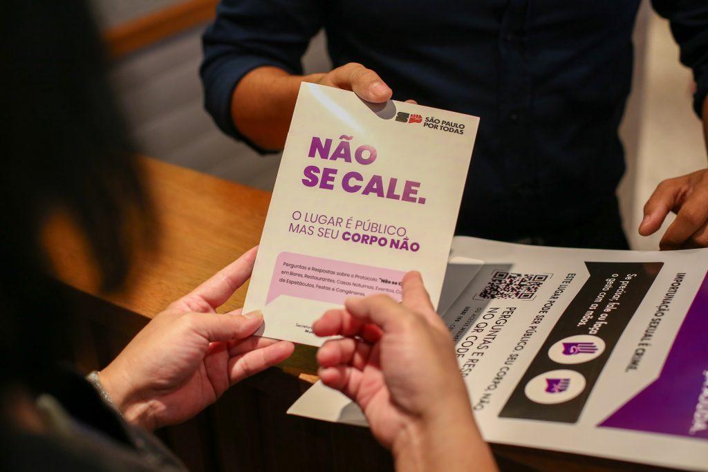 Procon-SP faz blitz no pré-Carnaval em bares e restaurantes sobre o Protocolo Não Se Cale