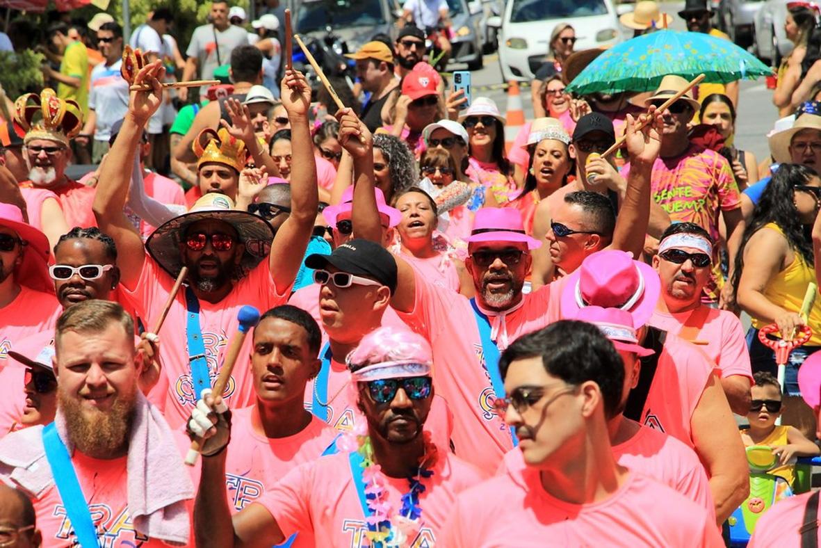 Sábado e domingo concentram blocos, trio elétrico e desfile da Águia Dourada no Carnaval 2026