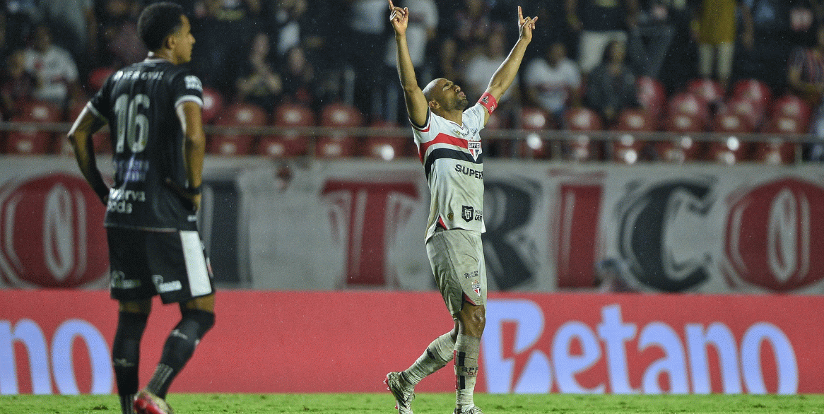 São Paulo vence Primavera de virada com gols de Lucas e Calleri