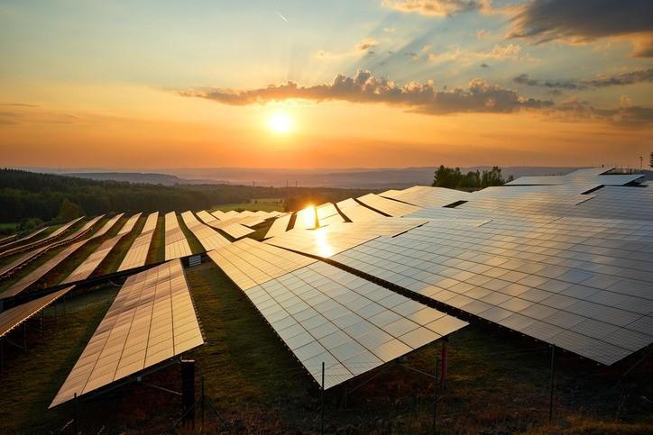 Usina solar amplia geração renovável e fortalece economia de energia