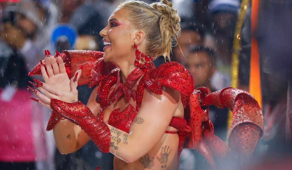 Virginia Fonseca estreia como rainha de bateria no carnaval do Rio