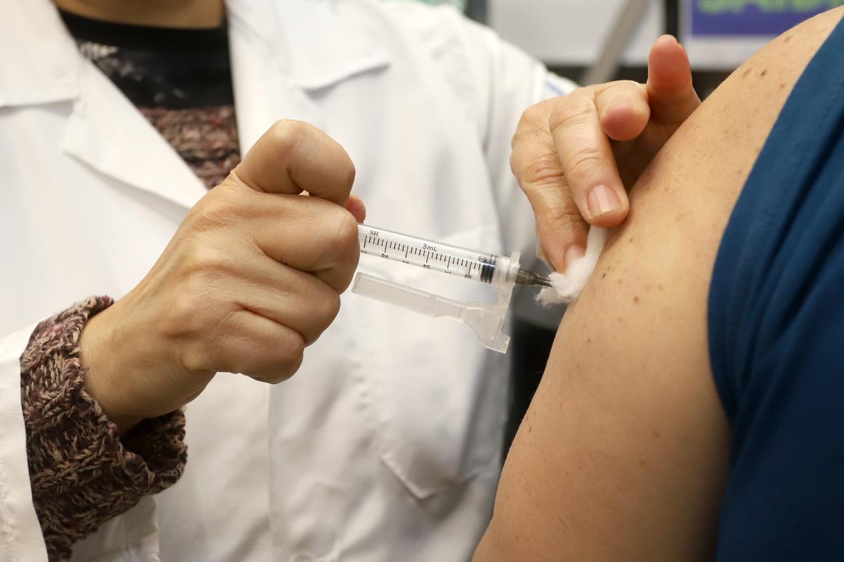 Você sabia? Calendário vacinal inclui doses essenciais para adultos