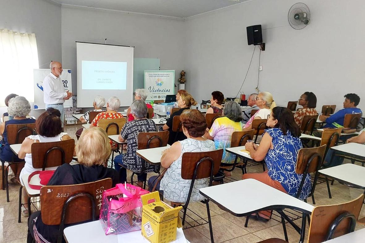 Centenas participam da Caminhada Passos de Coragem e da 13ª Mostra Criativa Centenas participam da Caminhada Passos de Coragem e da 13ª Mostra Criativa