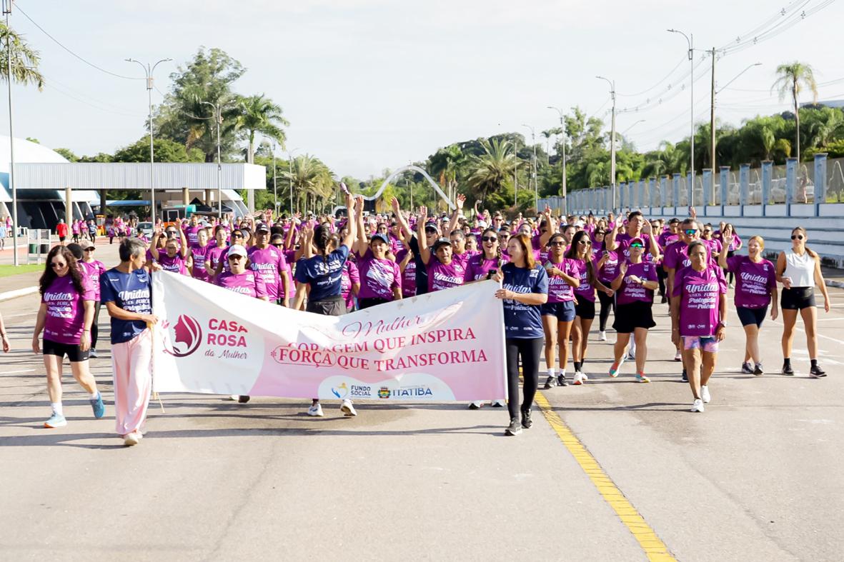 Centenas participam da Caminhada Passos de Coragem e da 13ª Mostra Criativa