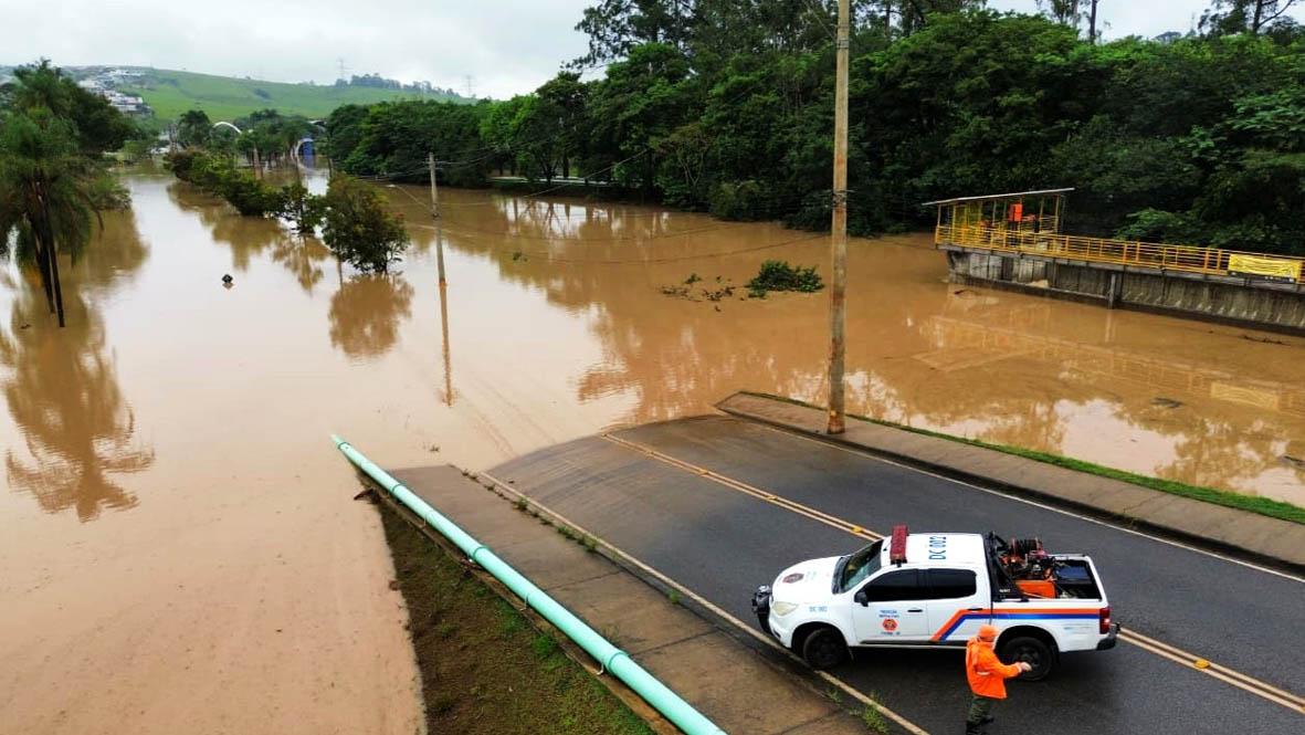 Chuvas de 78 mm provocam alagamentos em Itatiba e mobilizam equipes da Prefeitura