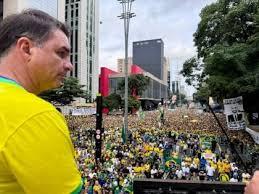 Flávio diz que Bolsonaro, atualmente preso, subirá rampa do Planalto em janeiro de 2027