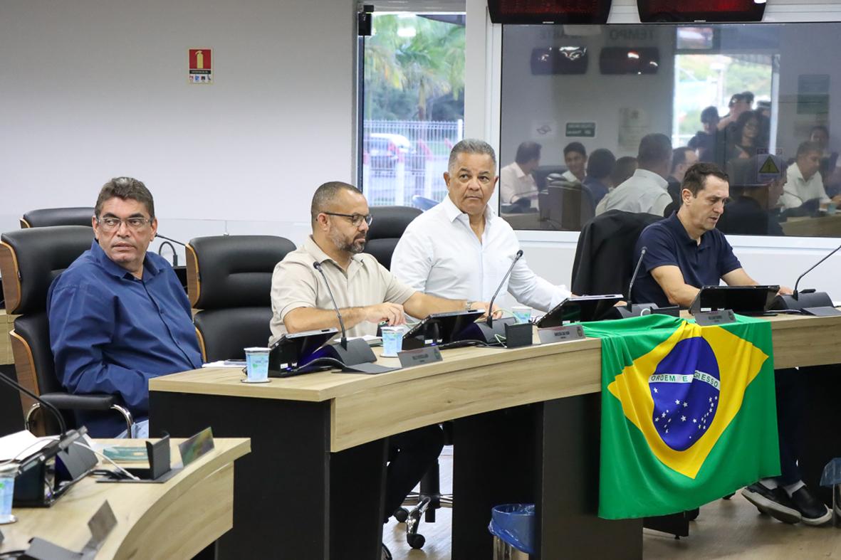 Legislativo antecipa sessão e vota quatro projetos em segundo turno nesta terça