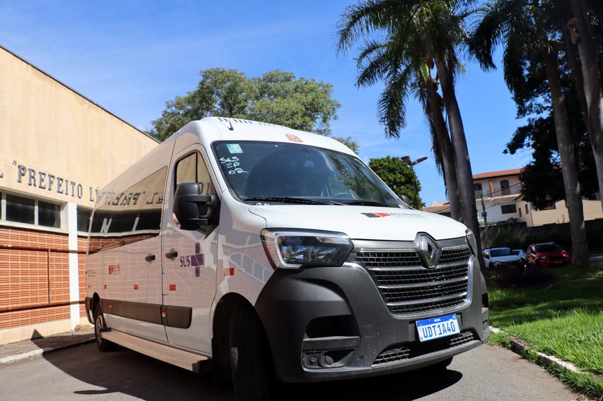 Morungaba recebe nova van 0 km para transporte de pacientes