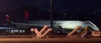 Motor de avião explode e piloto faz pouso de emergência em São Paulo