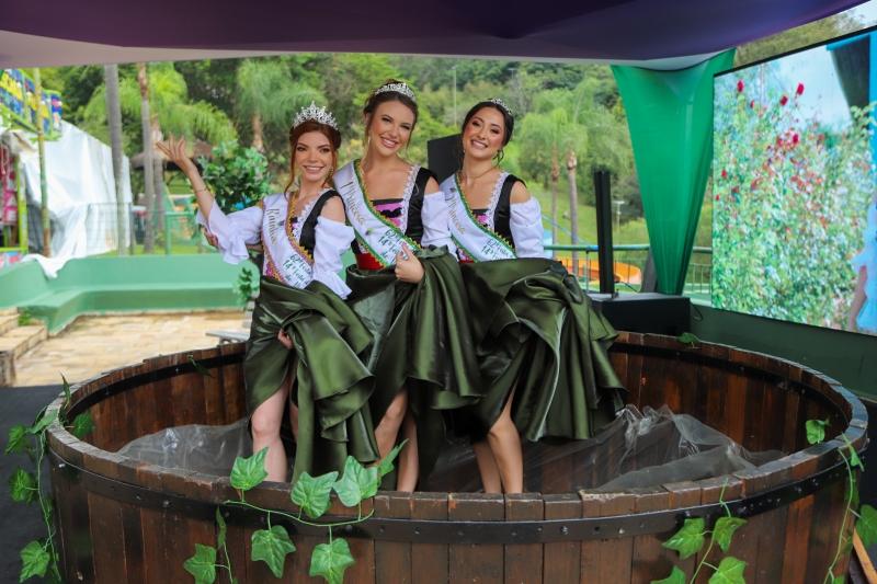 Primeiro fim de semana da Festa da Uva e do Vinho reúne visitantes no Parque Jayme Ferragut