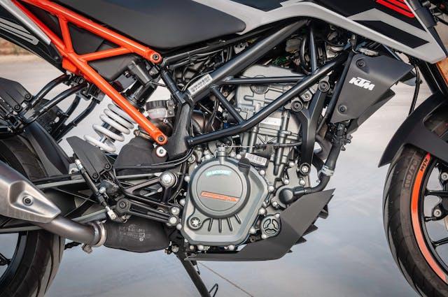 Rastreador descarrega a bateria da moto? Mitos e verdades sobre o consumo de energia