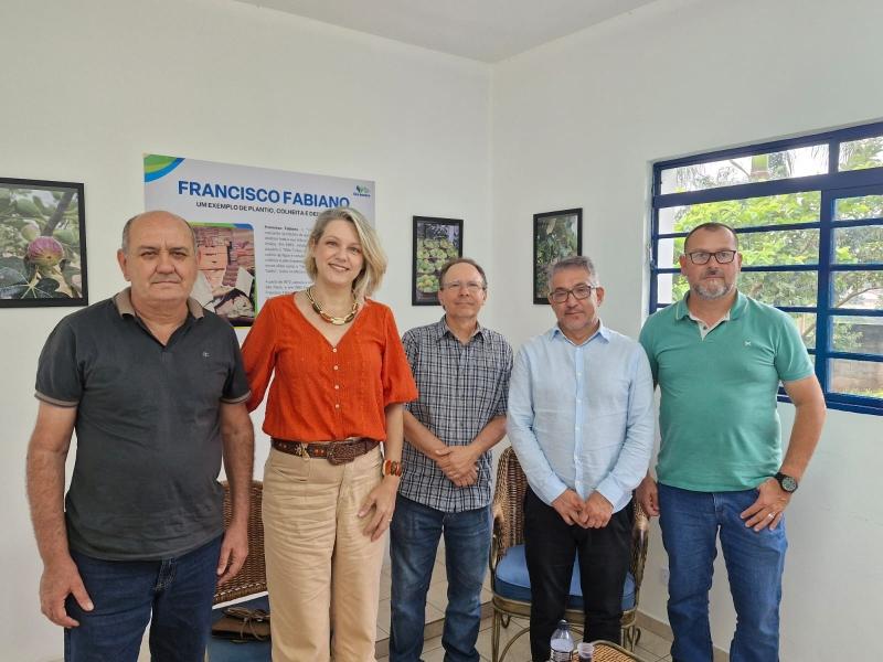 Valinhos e Jarinu discutem ações para enfrentar impactos das maritacas nas plantações