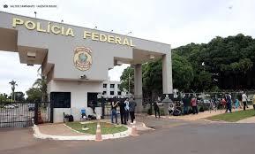 Vorcaro recebe primeira visita do pai e da mãe após ser transferido para prisão na PF
