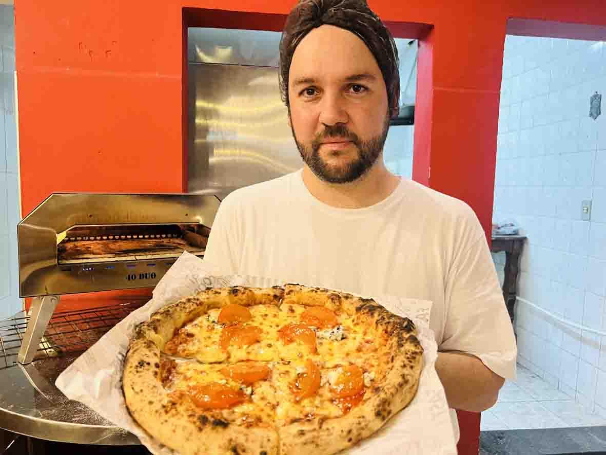 Casal de Itatiba aposta em pizza de caqui e leva sabor local a campeonato nacional em São Paulo