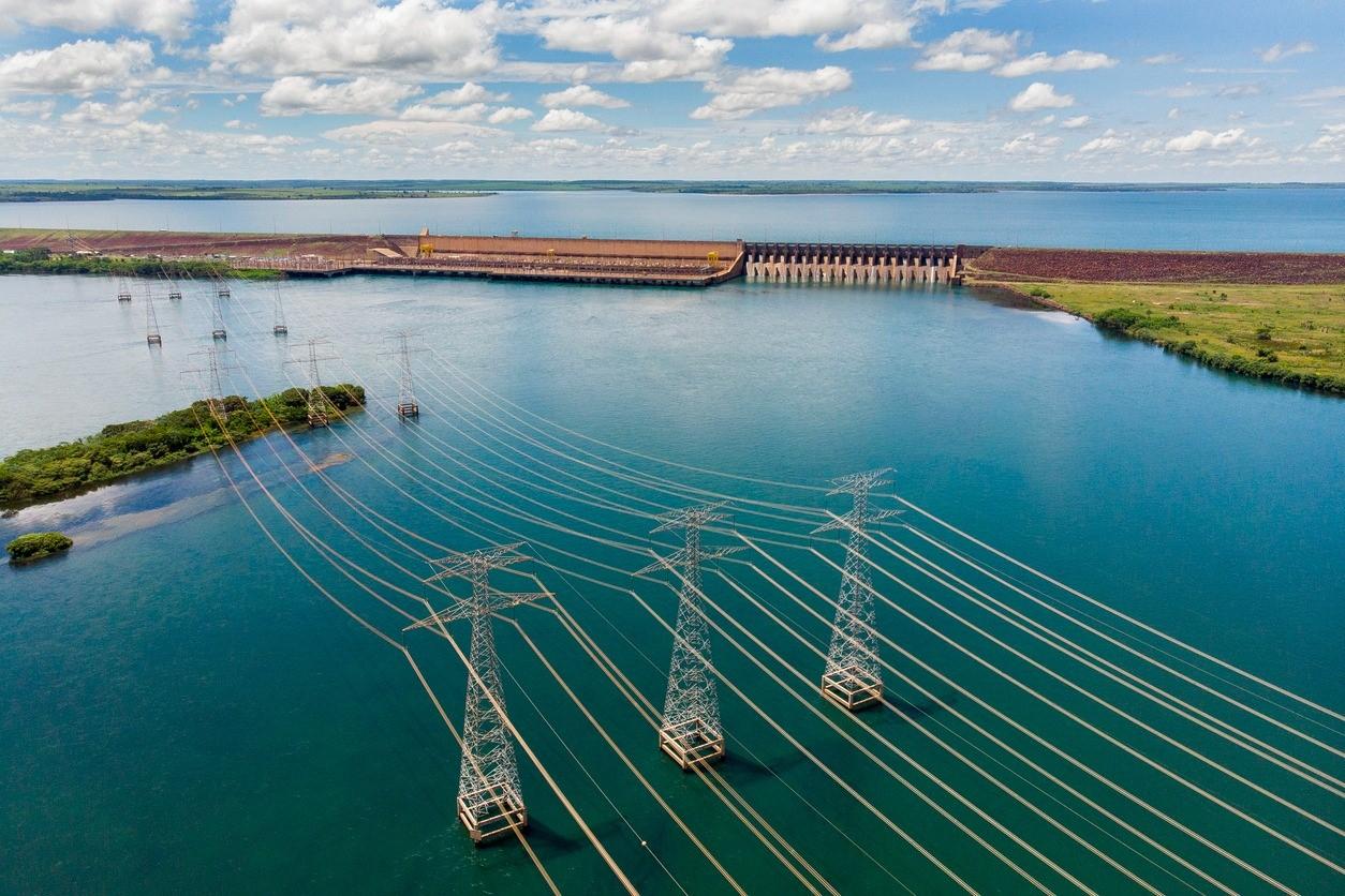 Crise hídrica, tarifas e aumento na conta de luz: a busca por autonomia energética no Brasil  