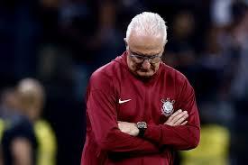 Dorival Júnior não resiste à nova derrota e é demitido do Corinthians
