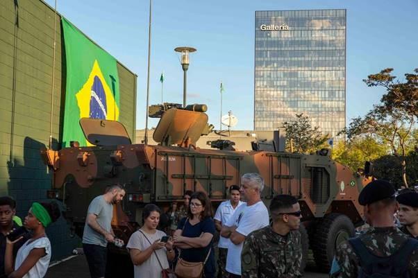 “Exército Brasileiro: Tradição em Movimento e Inovação” reúne  blindados históricos e tecnologia militar no Galleria Shopping