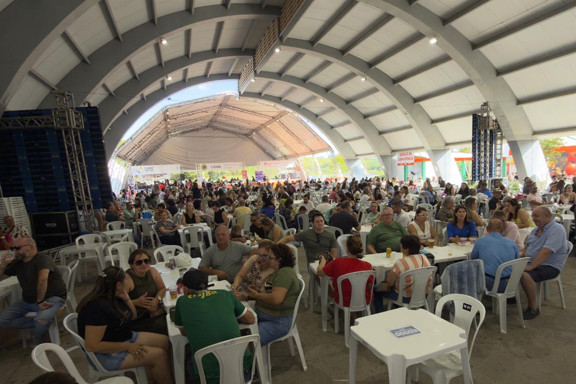 Festa do Caqui entra no segundo fim de semana com música, gastronomia e valorização dos produtores rurais