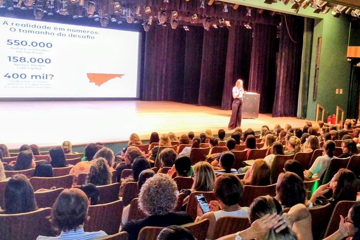 Prefeitura reúne profissionais da Educação em palestra sobre inclusão e combate ao capacitismo