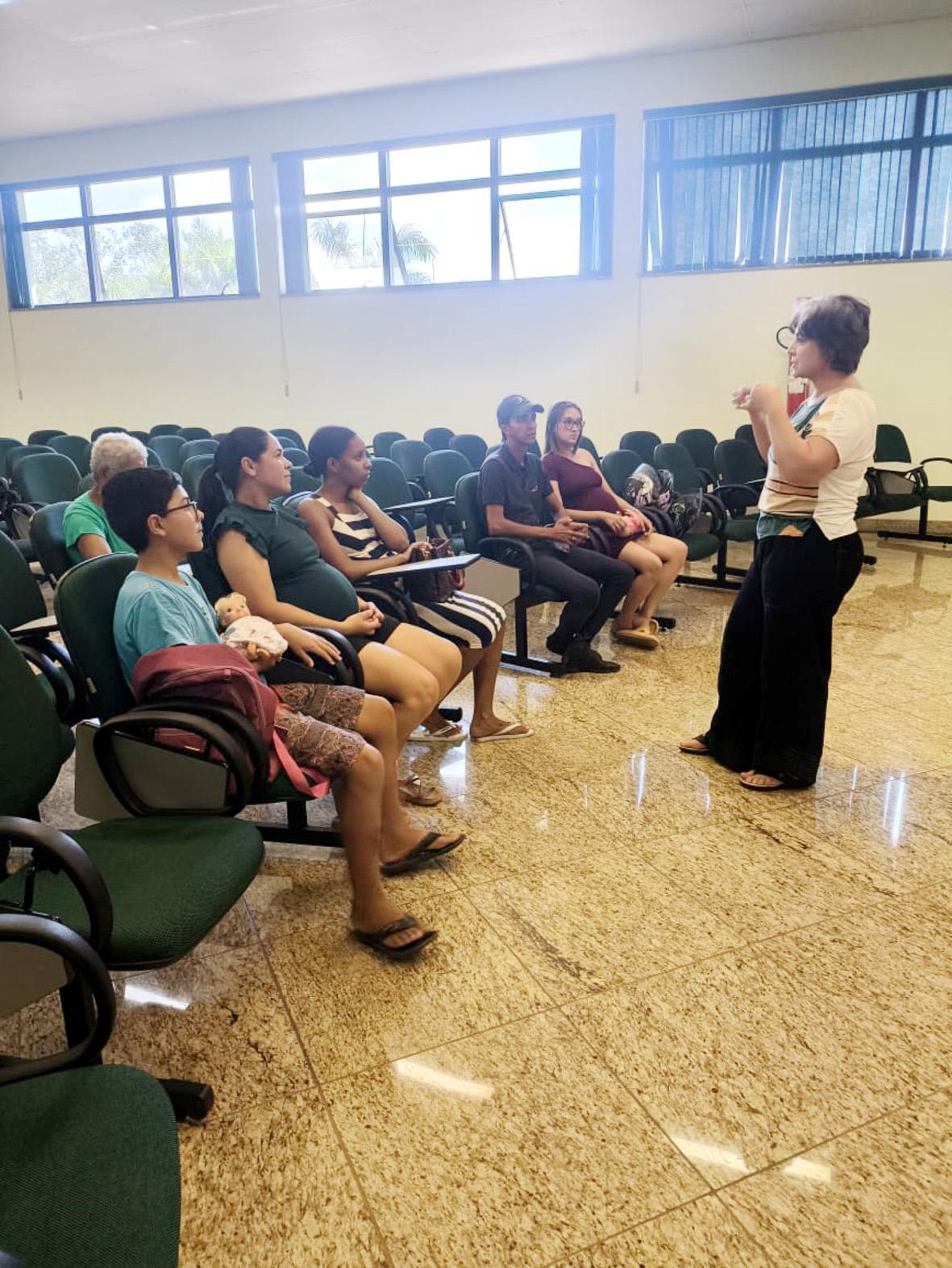 Shantala fortalece vínculo entre pais e bebês em novo encontro do Bebê a Bordo