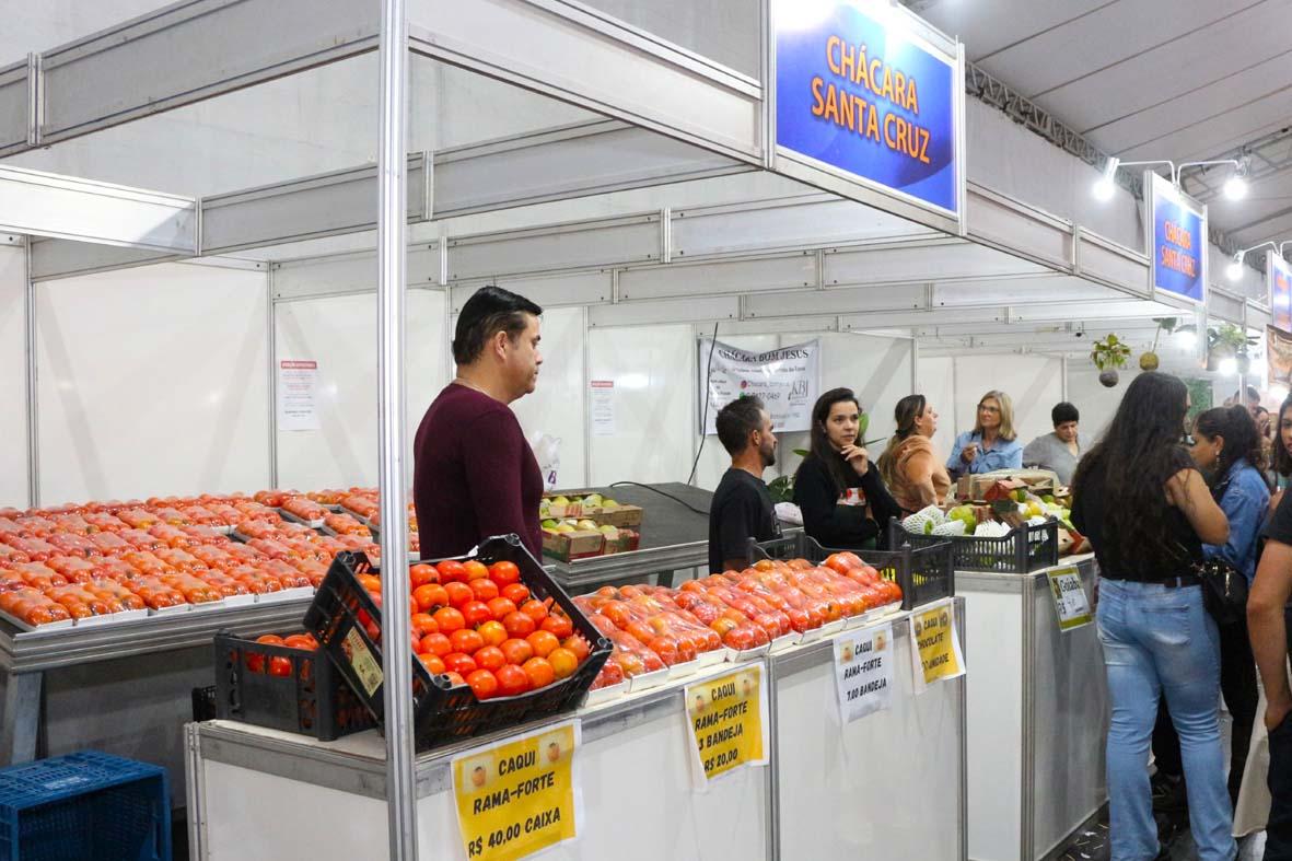 Vendas de caqui disparam e consolidam força do produtor rural na Festa 2026