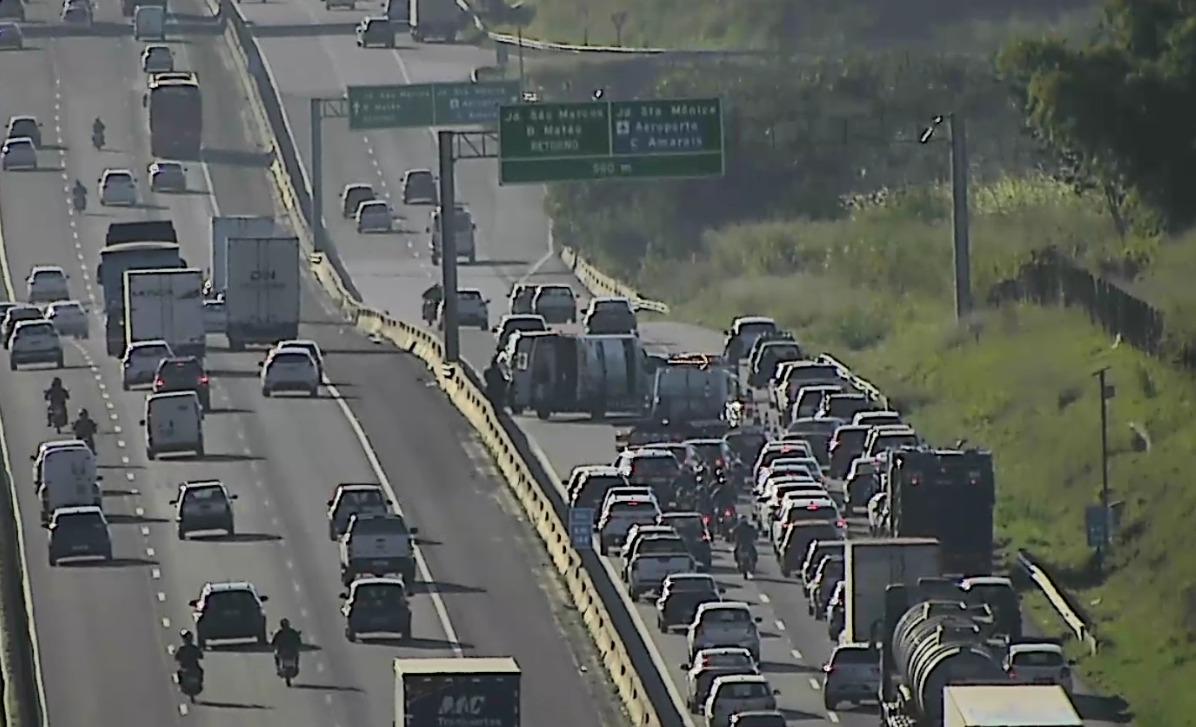 Acidente bloqueia pista marginal da D.Pedro em Campinas