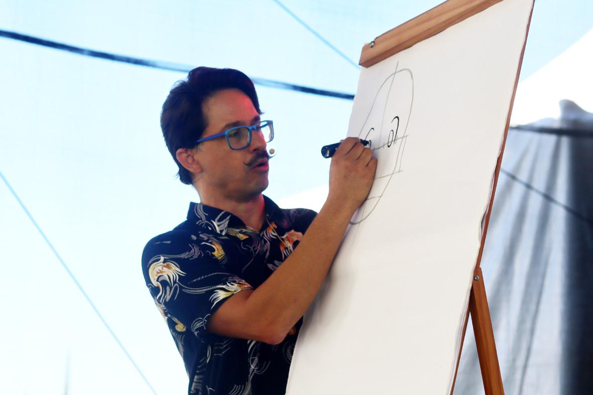 Biblioteca terá curso gratuito de desenho com caricaturista Cleverton Gomes