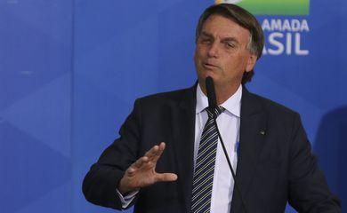 Bolsonaro tem boa evolução clínica e segue internado para reabilitação, diz boletim médico