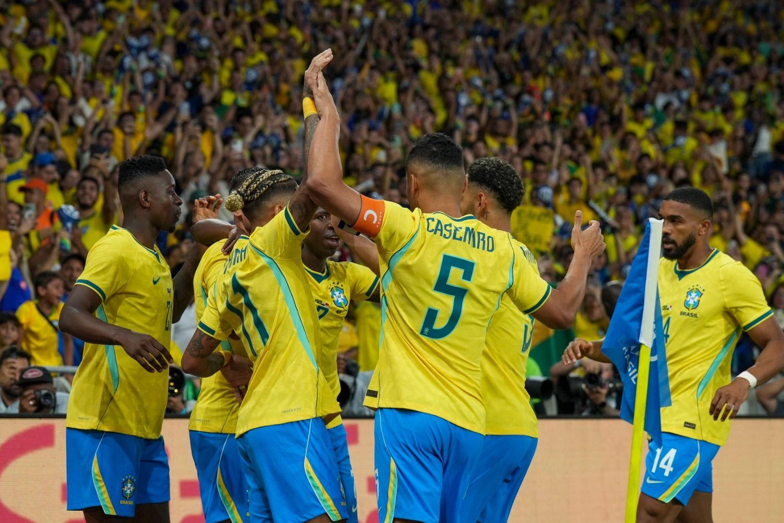 Brasil goleia Panamá em amistoso pré-Copa com 'líder' Vini Jr e reservas famintos