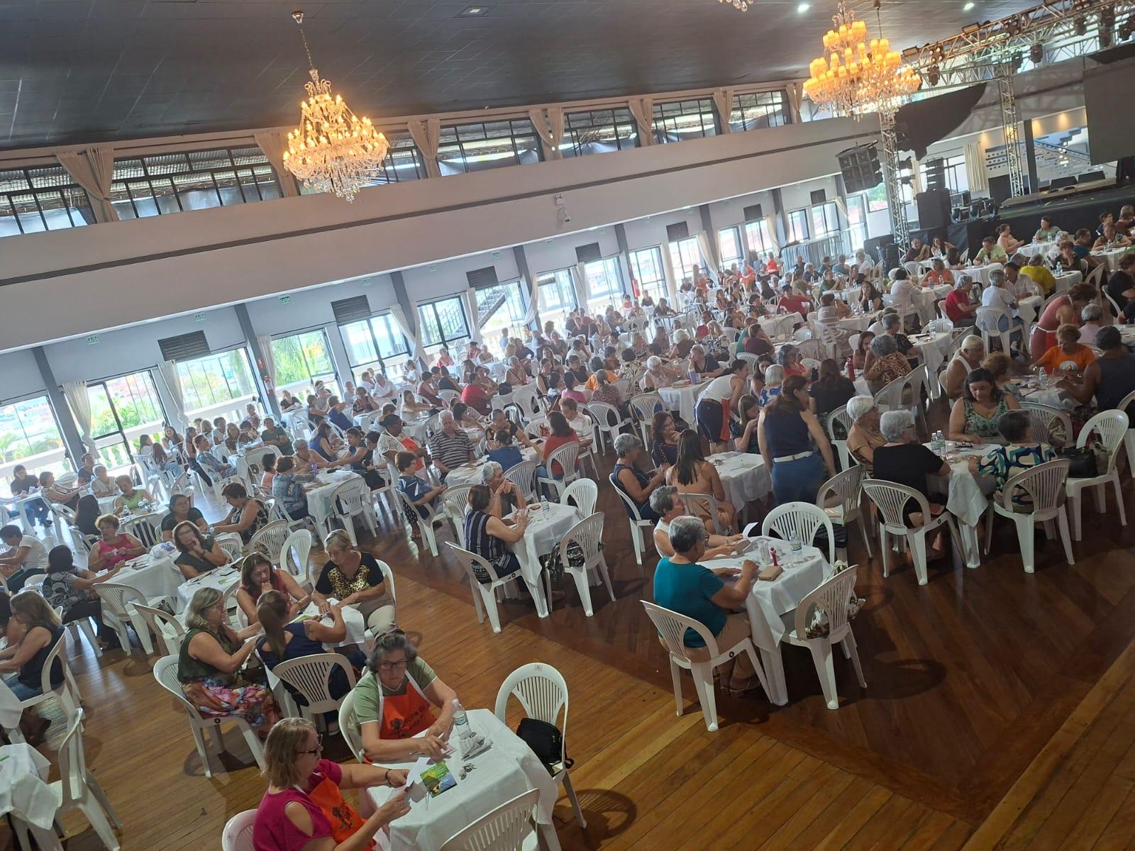 Itatibenses prestigiam Tarde Beneficente da Oficina de Santa Rita