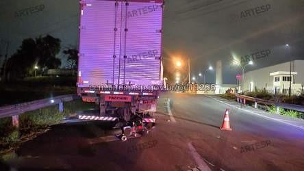 Motociclista morre na Rod. Dom Pedro após bater em traseira de carreta