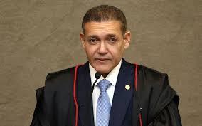 Nunes pede parecer da PGR sobre revisão da condenação de Bolsonaro