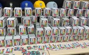 Polícia apreende 200 mil figurinhas falsificadas do álbum da Copa do Mundo