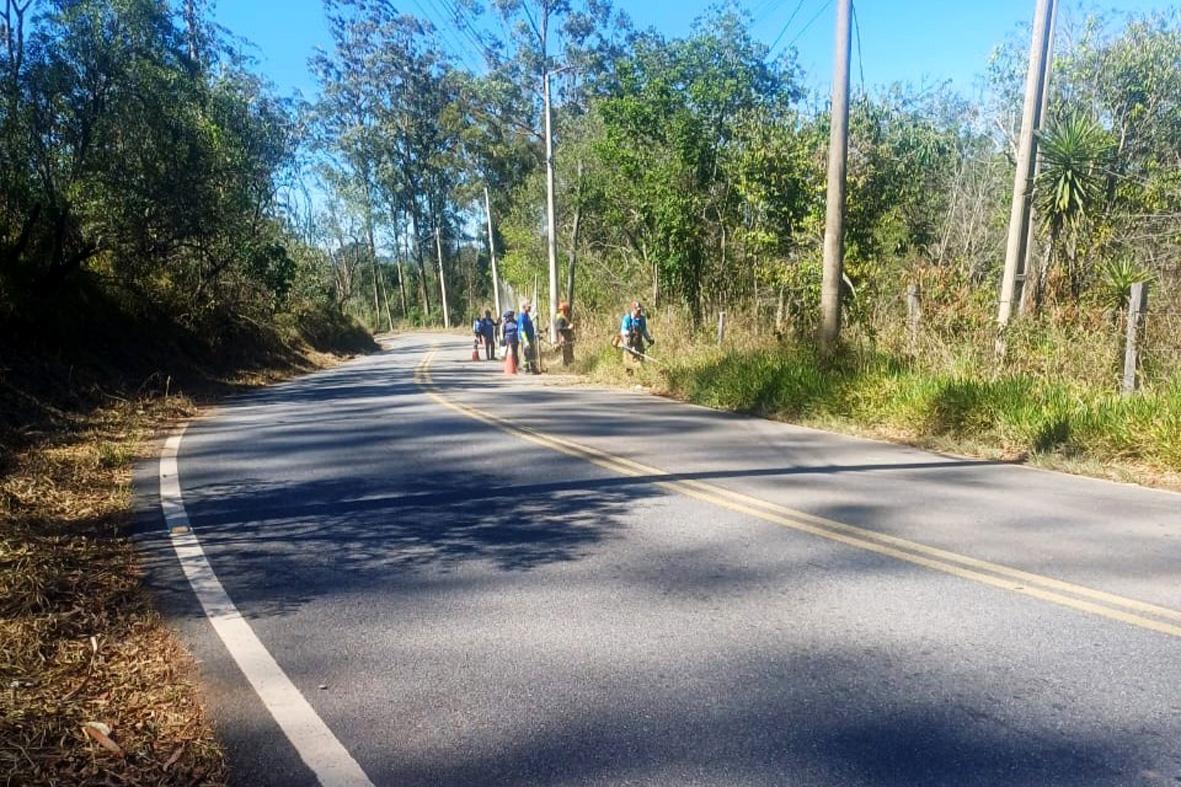 Reclamações sobre a Estrada Adolpho Pecorari motivam reforço em ações de segurança e manutençã