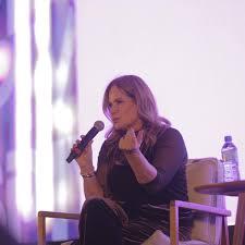 'Sim, sou uma velha de 62 anos. Qual é o problema?', provoca Renata Ceribelli