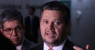 Alcolumbre mantém PEC 6x1 travada em semana esvaziada no Senado