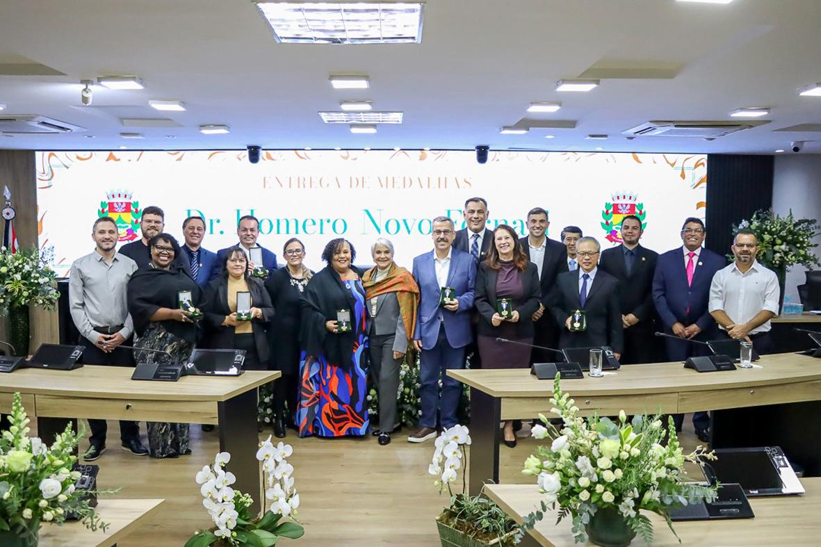 Câmara homenageia profissionais da saúde com a Medalha “Dr. Homero Novo Fornari”